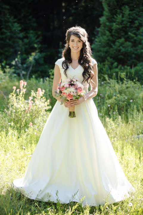 EK-Studios-Wedding-Photographer-Bridals-in-the-mountains-wildflowers013-Blog(pp_w480_h720)