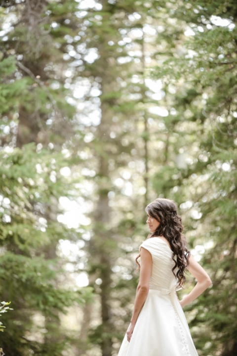 EK-Studios-Wedding-Photographer-Bridals-in-the-mountains-wildflowers021-Blog(pp_w480_h720)