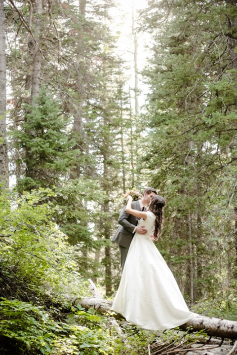 EK-Studios-Wedding-Photographer-Bridals-in-the-mountains-wildflowers024-Blog(pp_w480_h720)