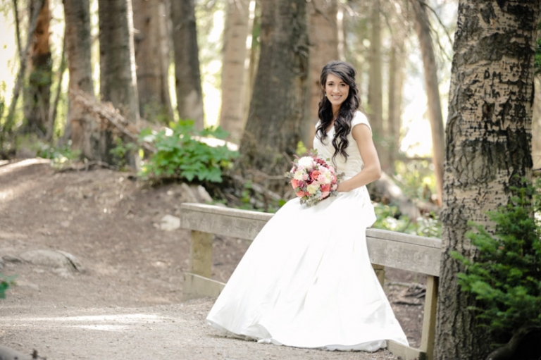 EK-Studios-Wedding-Photographer-Bridals-in-the-mountains-wildflowers025-Blog(pp_w768_h511)