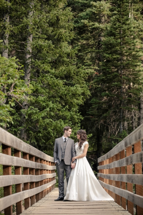 EK-Studios-Wedding-Photographer-Bridals-in-the-mountains-wildflowers029-Blog(pp_w480_h720)
