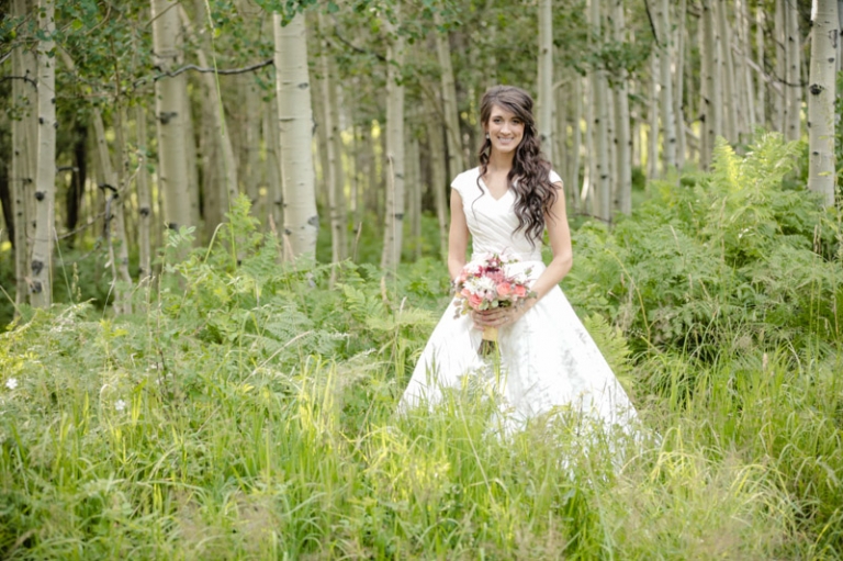 EK-Studios-Wedding-Photographer-Bridals-in-the-mountains-wildflowers030-Blog(pp_w768_h511)