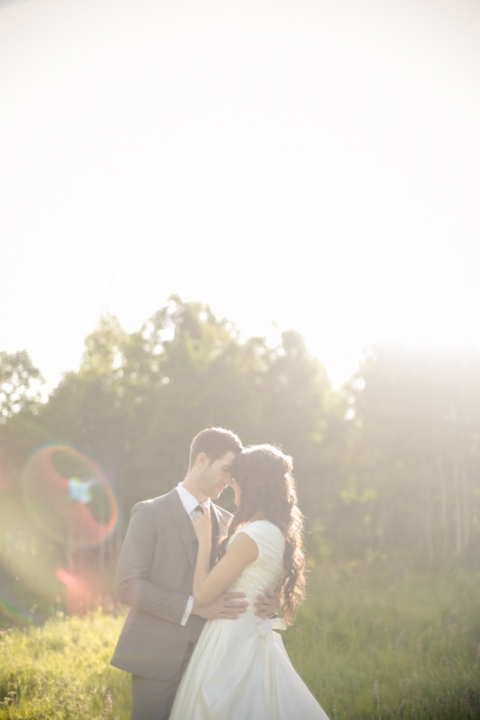 EK-Studios-Wedding-Photographer-Bridals-in-the-mountains-wildflowers034-Blog(pp_w480_h720)