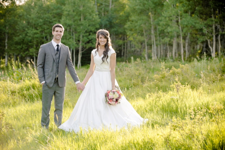 EK-Studios-Wedding-Photographer-Bridals-in-the-mountains-wildflowers037-Blog(pp_w768_h511)