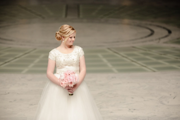 EK-Studios-Wedding-Photographer-Classy-Bridals-Utah029-Blog(pp_w768_h511)