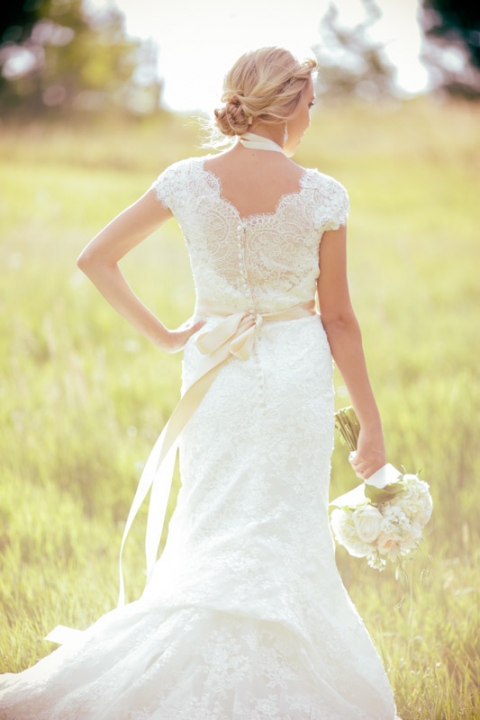 EK-Studios-Wedding-Photographer-Elegant-Bridals-in-a-meadow-005-Blog(pp_w480_h720)