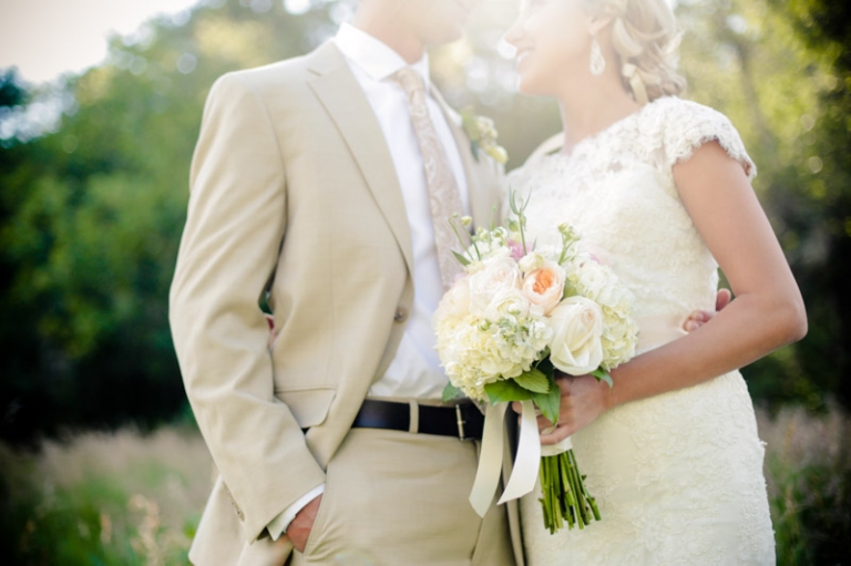 EK-Studios-Wedding-Photographer-Elegant-Bridals-in-a-meadow-015-Blog(pp_w768_h511)