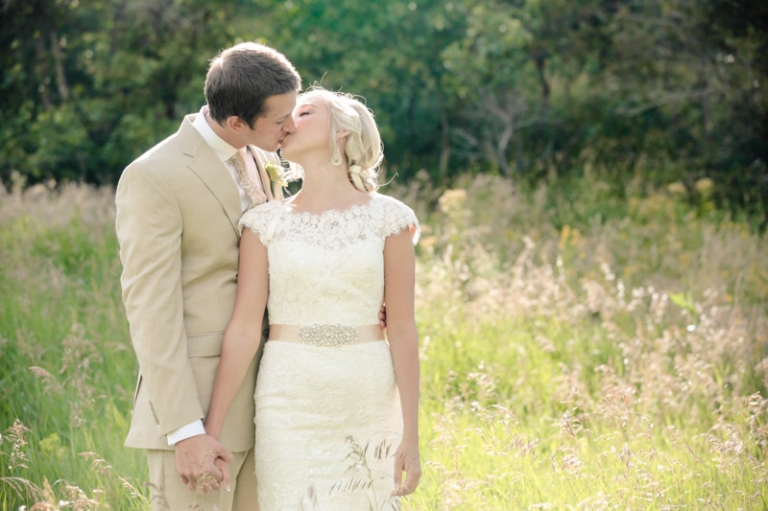 EK-Studios-Wedding-Photographer-Elegant-Bridals-in-a-meadow-018-Blog(pp_w768_h511)