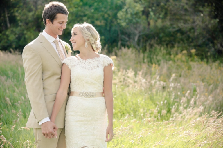 EK-Studios-Wedding-Photographer-Elegant-Bridals-in-a-meadow-022-Blog(pp_w768_h511)