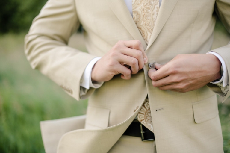 EK-Studios-Wedding-Photographer-Elegant-Bridals-in-a-meadow-023-Blog(pp_w768_h511)