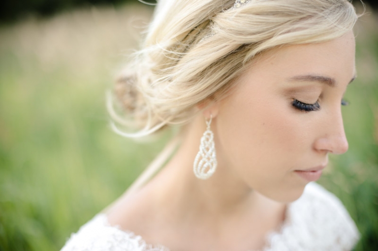 EK-Studios-Wedding-Photographer-Elegant-Bridals-in-a-meadow-025-Blog(pp_w768_h511)
