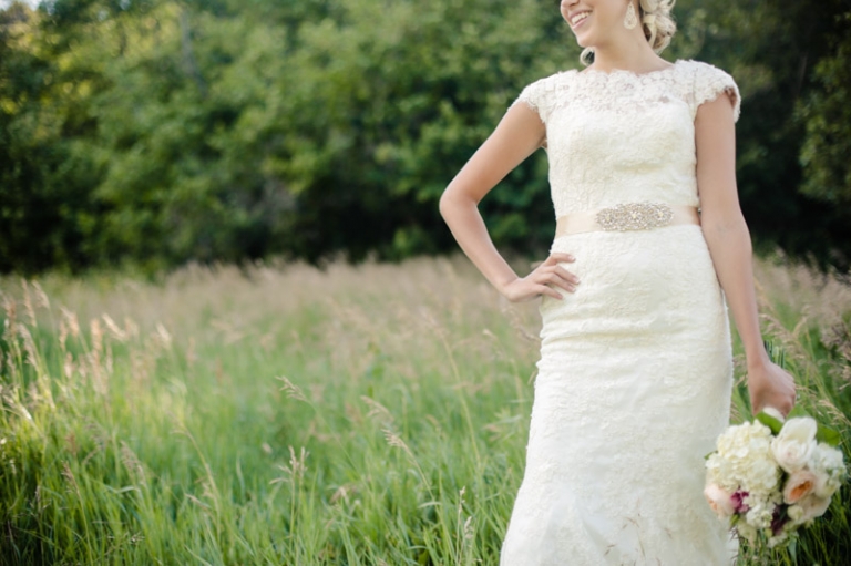EK-Studios-Wedding-Photographer-Elegant-Bridals-in-a-meadow-026-Blog(pp_w768_h511)