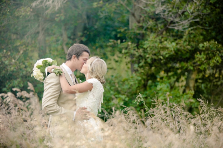 EK-Studios-Wedding-Photographer-Elegant-Bridals-in-a-meadow-028-Blog(pp_w768_h511)