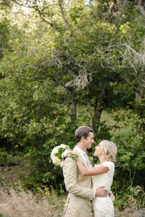 EK-Studios-Wedding-Photographer-Elegant-Bridals-in-a-meadow-030-Blog(pp_w480_h720)