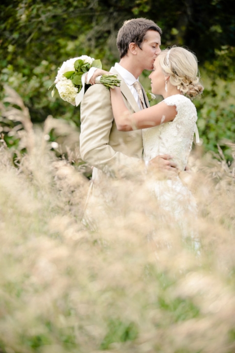 EK-Studios-Wedding-Photographer-Elegant-Bridals-in-a-meadow-031-Blog(pp_w480_h720)