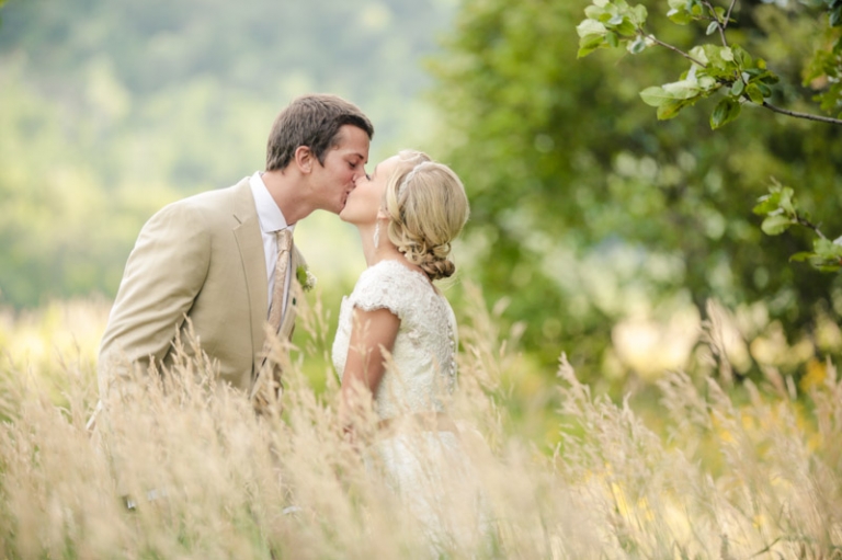 EK-Studios-Wedding-Photographer-Elegant-Bridals-in-a-meadow-035-Blog(pp_w768_h511)