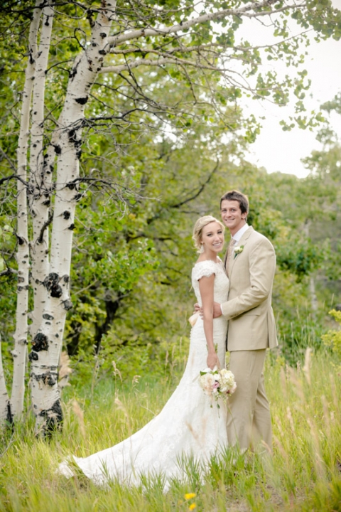 EK-Studios-Wedding-Photographer-Elegant-Bridals-in-a-meadow-044-Blog(pp_w480_h720)
