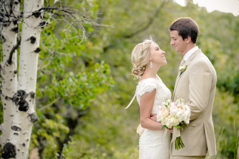 EK-Studios-Wedding-Photographer-Elegant-Bridals-in-a-meadow-045-Blog(pp_w768_h511)