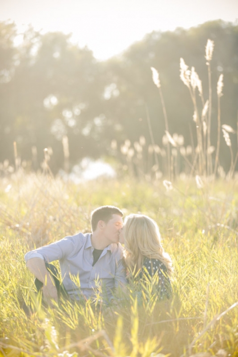 EK-Studios-Wedding-Photographer-Engagements-in-tall-grass004-Blog(pp_w480_h720)