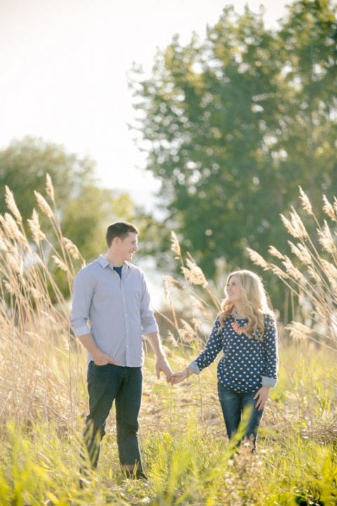 EK-Studios-Wedding-Photographer-Engagements-in-tall-grass005-Blog(pp_w480_h720)