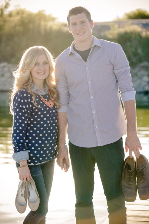 EK-Studios-Wedding-Photographer-Engagements-in-tall-grass019-Blog(pp_w480_h720)