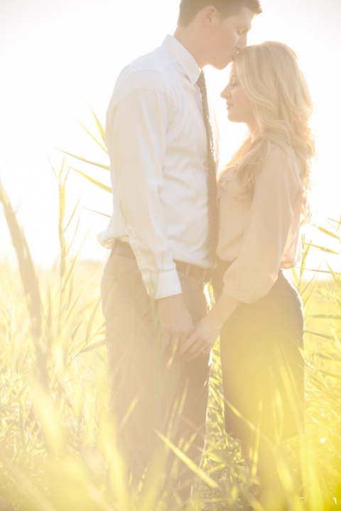 EK-Studios-Wedding-Photographer-Engagements-in-tall-grass022-Blog(pp_w480_h720)
