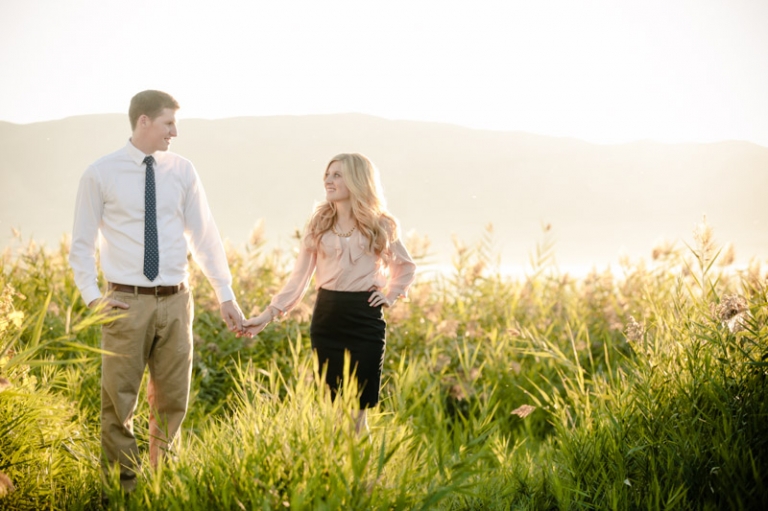 EK-Studios-Wedding-Photographer-Engagements-in-tall-grass023-Blog(pp_w768_h511)