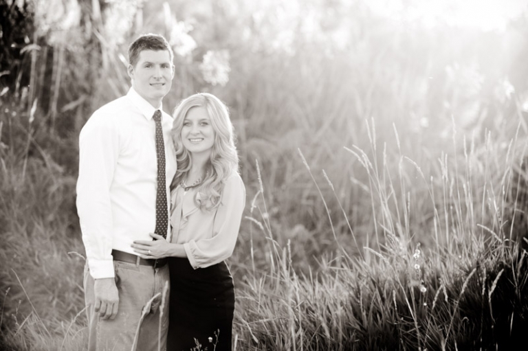 EK-Studios-Wedding-Photographer-Engagements-in-tall-grass024-Blog(pp_w768_h511)