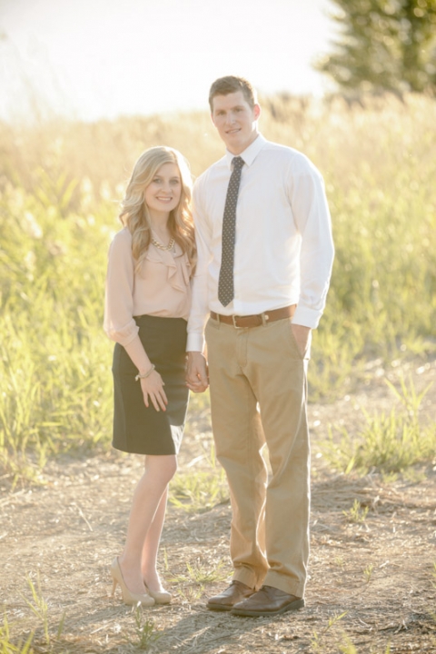 EK-Studios-Wedding-Photographer-Engagements-in-tall-grass027-Blog(pp_w480_h720)