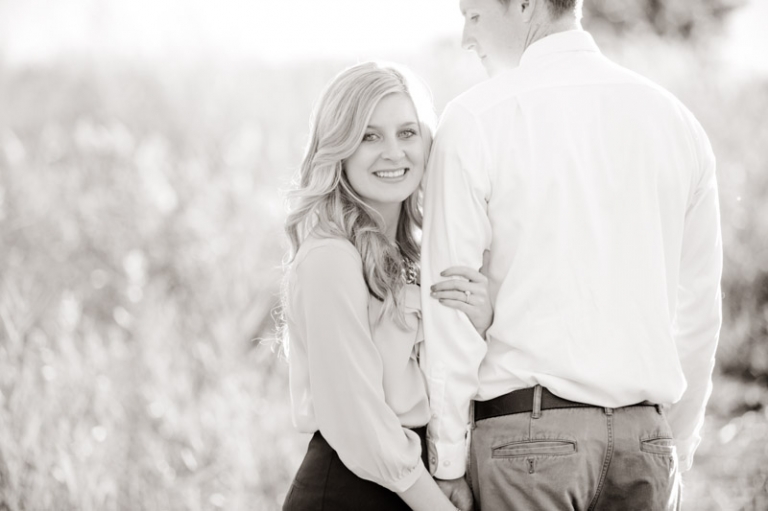 EK-Studios-Wedding-Photographer-Engagements-in-tall-grass029-Blog(pp_w768_h511)