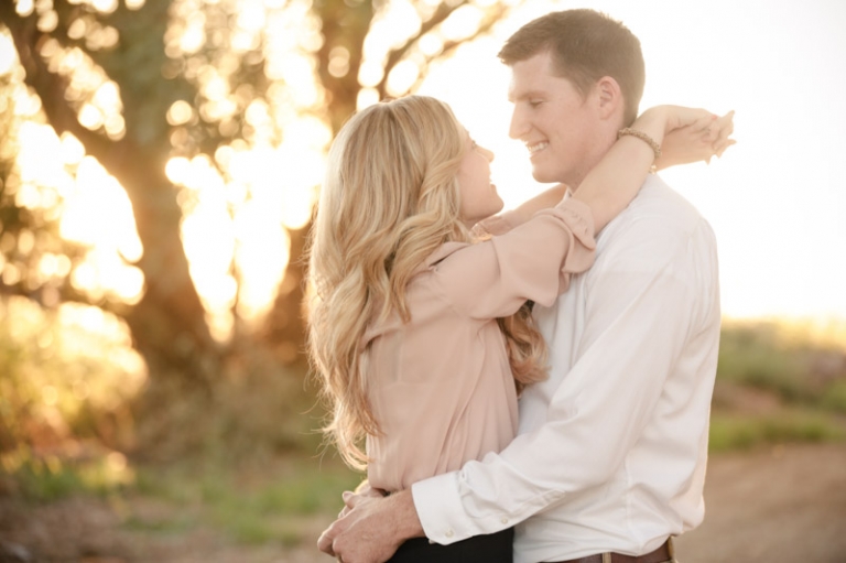EK-Studios-Wedding-Photographer-Engagements-in-tall-grass033-Blog(pp_w768_h511)
