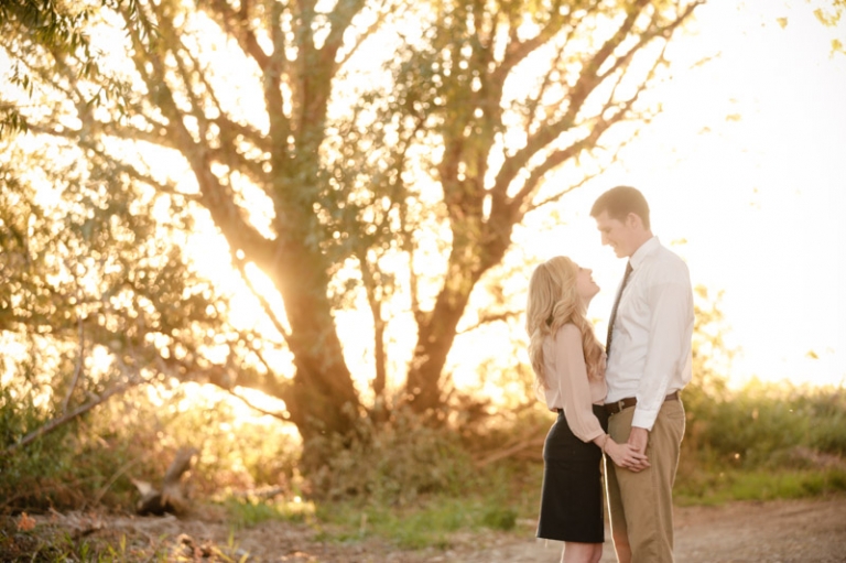 EK-Studios-Wedding-Photographer-Engagements-in-tall-grass034-Blog(pp_w768_h511)