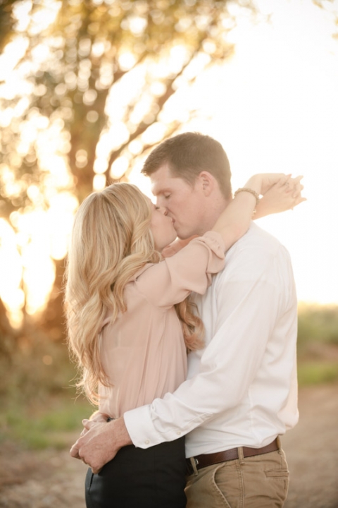 EK-Studios-Wedding-Photographer-Engagements-in-tall-grass035-Blog(pp_w480_h720)