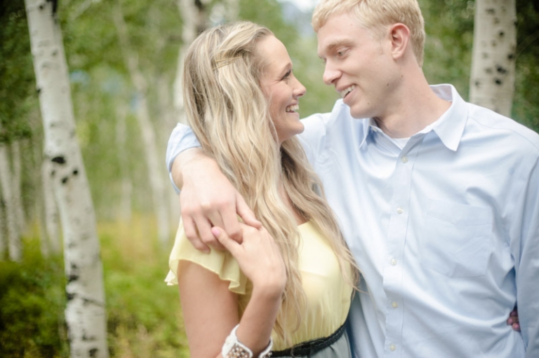 EK-Studios-Wedding-Photographer-Mountain-Engagements017-Blog(pp_w768_h511)