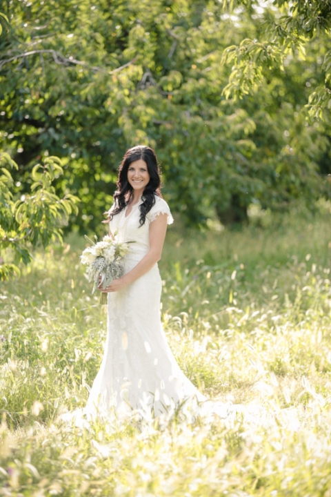 EK-Studios-Wedding-Photographer-Rustic-Bridals-at-a-barn004-Blog(pp_w480_h720)