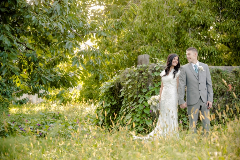 EK-Studios-Wedding-Photographer-Rustic-Bridals-at-a-barn007-Blog(pp_w768_h511)