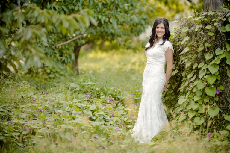 EK-Studios-Wedding-Photographer-Rustic-Bridals-at-a-barn010-Blog(pp_w768_h511)