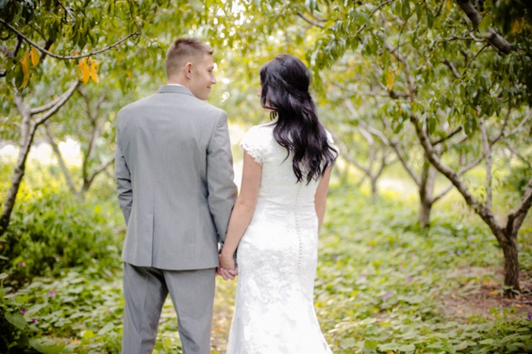 EK-Studios-Wedding-Photographer-Rustic-Bridals-at-a-barn012-Blog(pp_w768_h511)