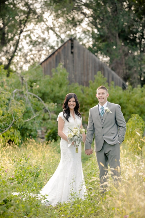 EK-Studios-Wedding-Photographer-Rustic-Bridals-at-a-barn015-Blog(pp_w480_h720)