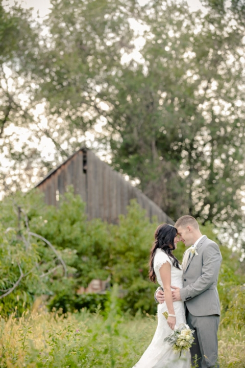 EK-Studios-Wedding-Photographer-Rustic-Bridals-at-a-barn016-Blog(pp_w480_h720)