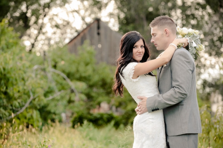 EK-Studios-Wedding-Photographer-Rustic-Bridals-at-a-barn017-Blog(pp_w768_h511)