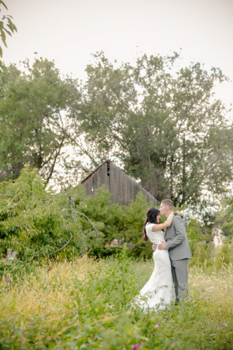 EK-Studios-Wedding-Photographer-Rustic-Bridals-at-a-barn018-Blog(pp_w480_h720)