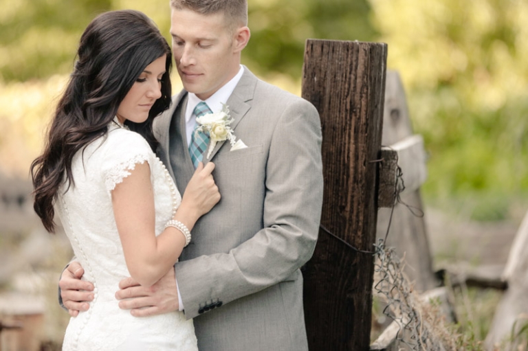 EK-Studios-Wedding-Photographer-Rustic-Bridals-at-a-barn020-Blog(pp_w768_h511)