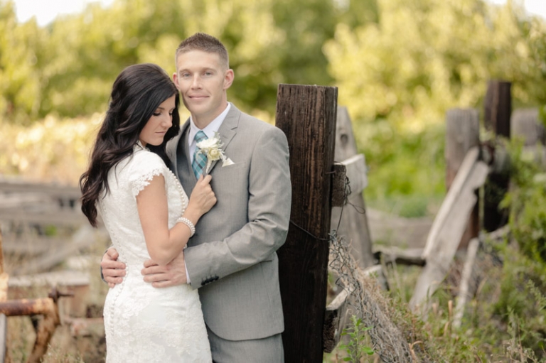 EK-Studios-Wedding-Photographer-Rustic-Bridals-at-a-barn021-Blog(pp_w768_h511)