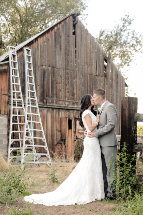 EK-Studios-Wedding-Photographer-Rustic-Bridals-at-a-barn023-Blog(pp_w480_h720)