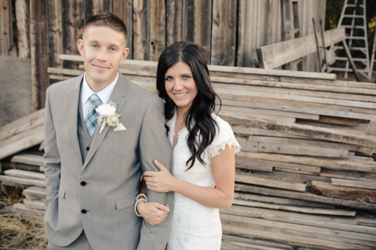 EK-Studios-Wedding-Photographer-Rustic-Bridals-at-a-barn024-Blog(pp_w768_h511)