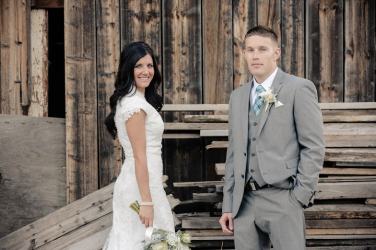 EK-Studios-Wedding-Photographer-Rustic-Bridals-at-a-barn026-Blog(pp_w768_h511)