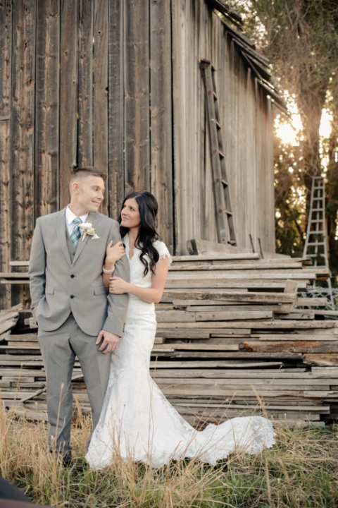 EK-Studios-Wedding-Photographer-Rustic-Bridals-at-a-barn027-Blog(pp_w480_h720)