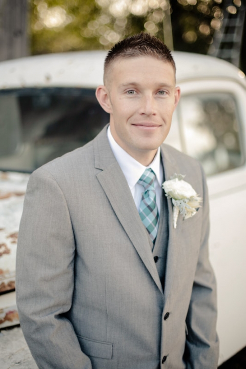 EK-Studios-Wedding-Photographer-Rustic-Bridals-at-a-barn028-Blog(pp_w480_h720)