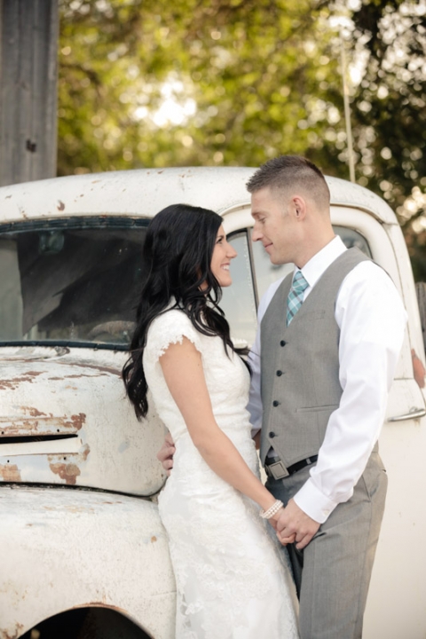 EK-Studios-Wedding-Photographer-Rustic-Bridals-at-a-barn031-Blog(pp_w480_h720)